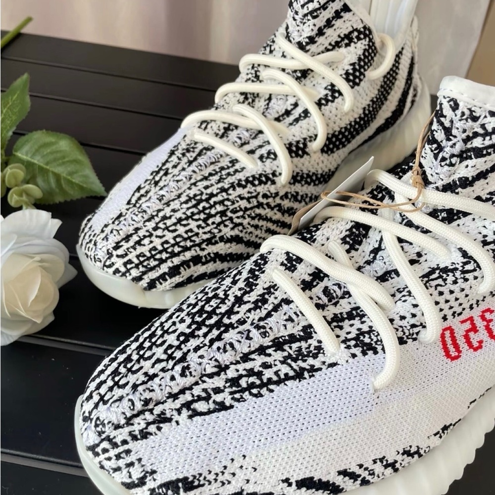 Yeezy Boost 350 V2 Zebra Sneakers - Picture 6 of 7